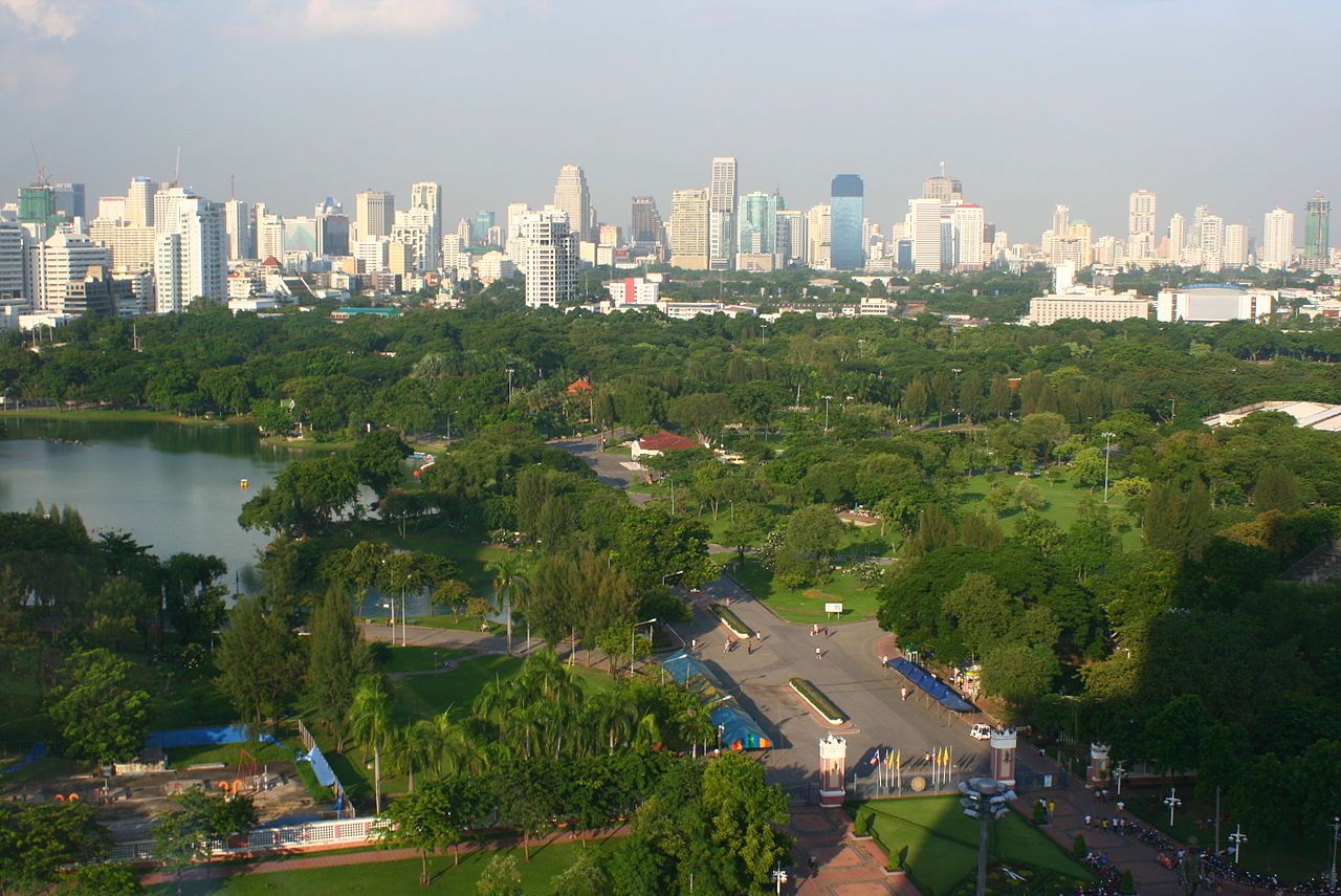 cheap things to do in Thailand - lumpini park